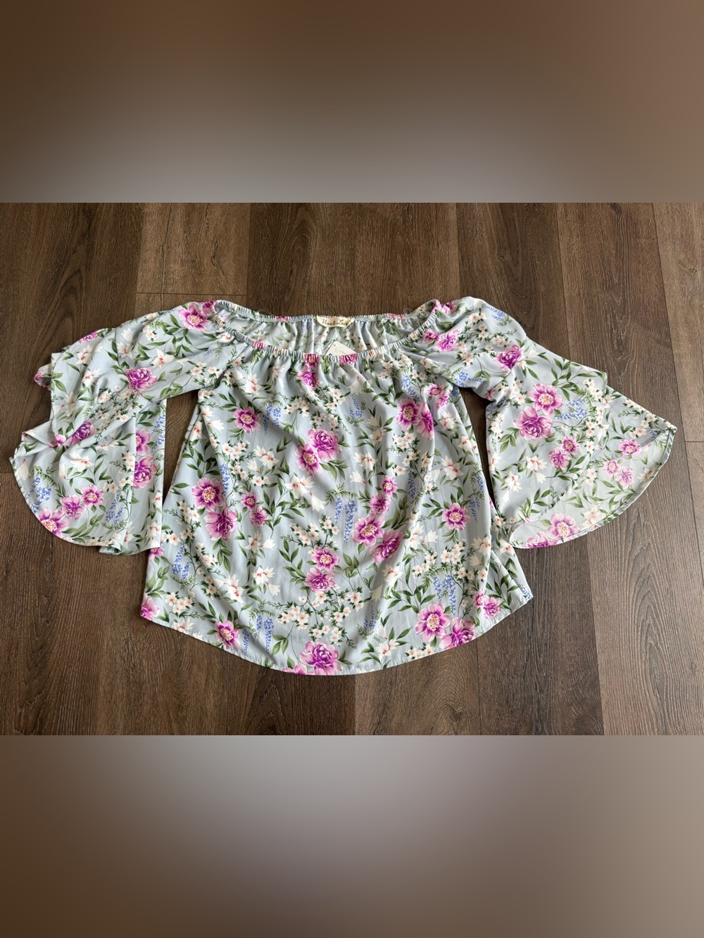 Vine & Love Lavender Floral Off-Shoulder Blouse Women’s Size Small